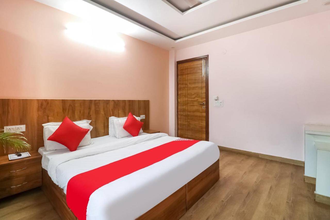 Oyo Aqua Near Omaxe Celebration Mall Hotel