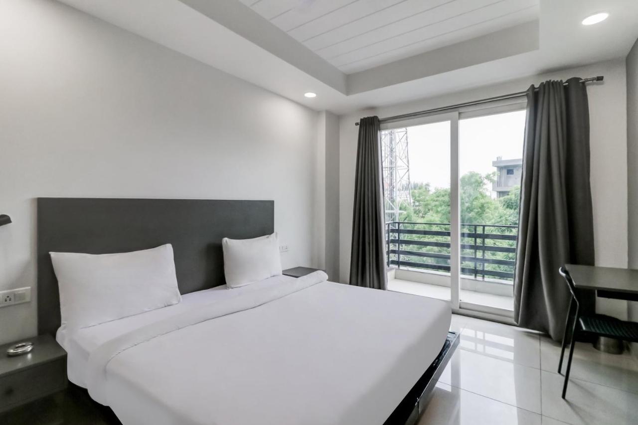Townhouse South 2 Sector 49 Hotel