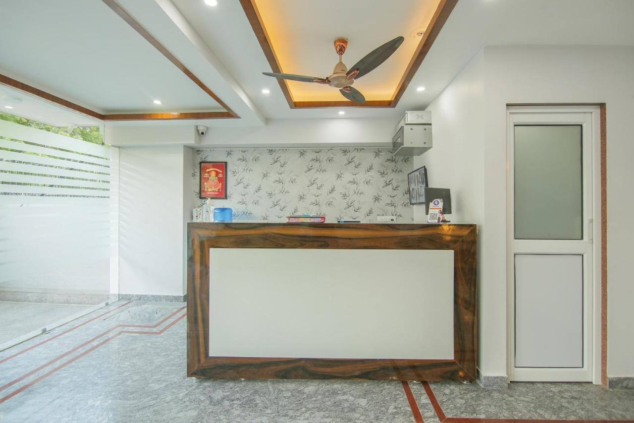 Hotel Super Collection O Corporate Near Omaxe Celebration Mall