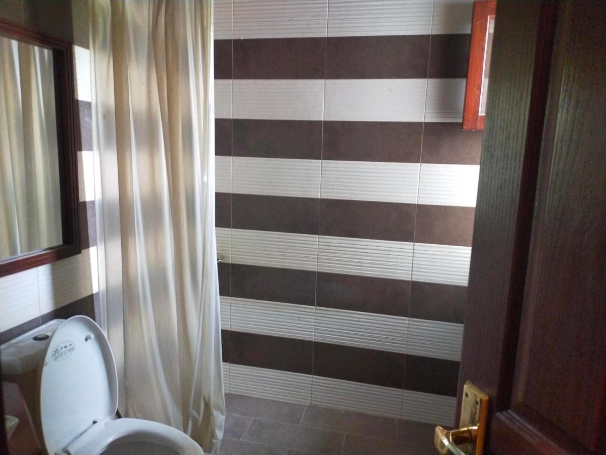 Hotel Amisa Golf Course Road Mg Road 3*