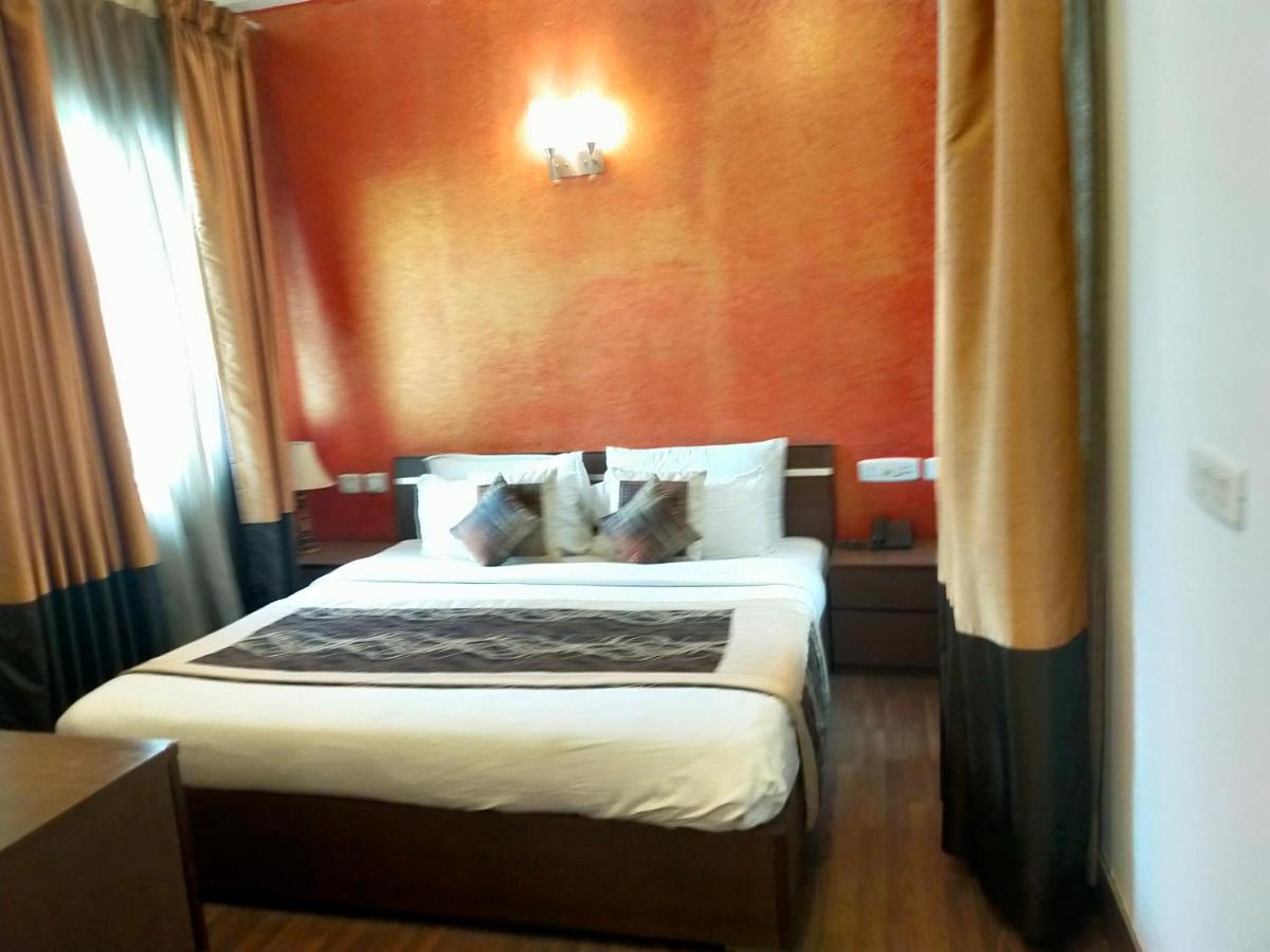 Amisa Golf Course Road Mg Road Hotel 3*