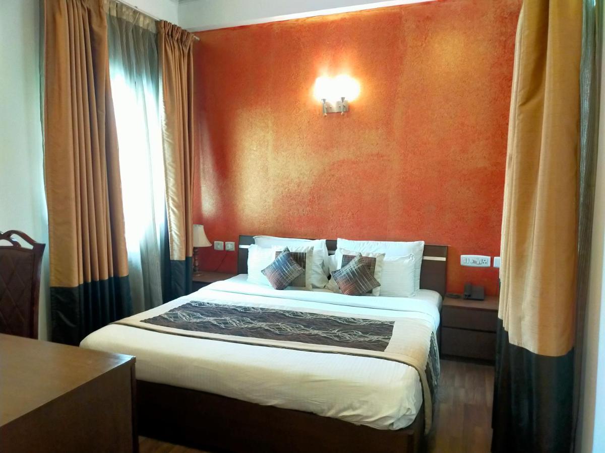 Amisa Golf Course Road Mg Road Hotel 3*