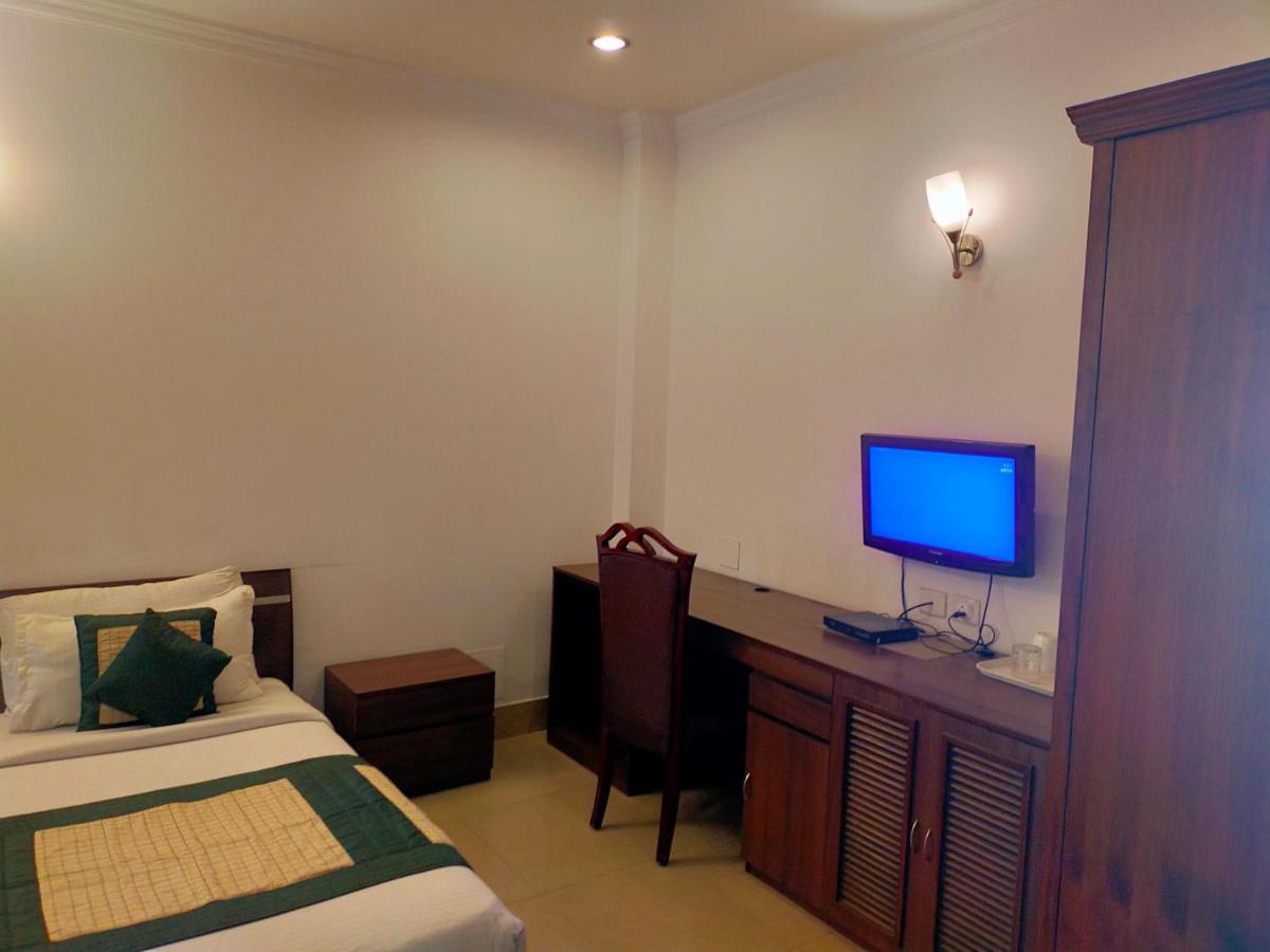 Amisa Golf Course Road Mg Road Hotel 3*