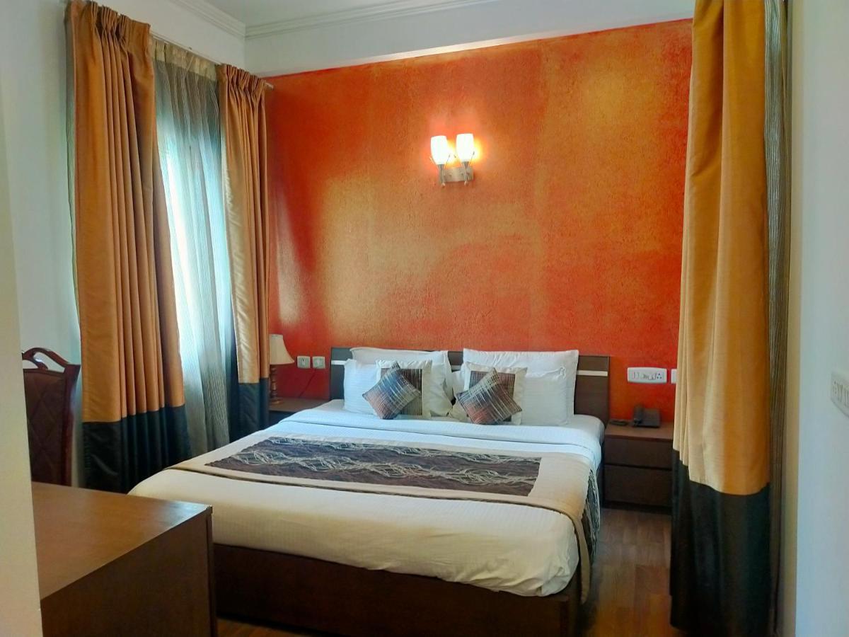 Amisa Golf Course Road Mg Road 3* Gurgaon
