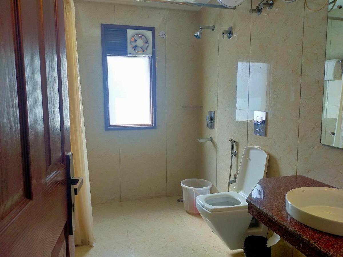 Hotel Amisa Golf Course Road Mg Road 3*