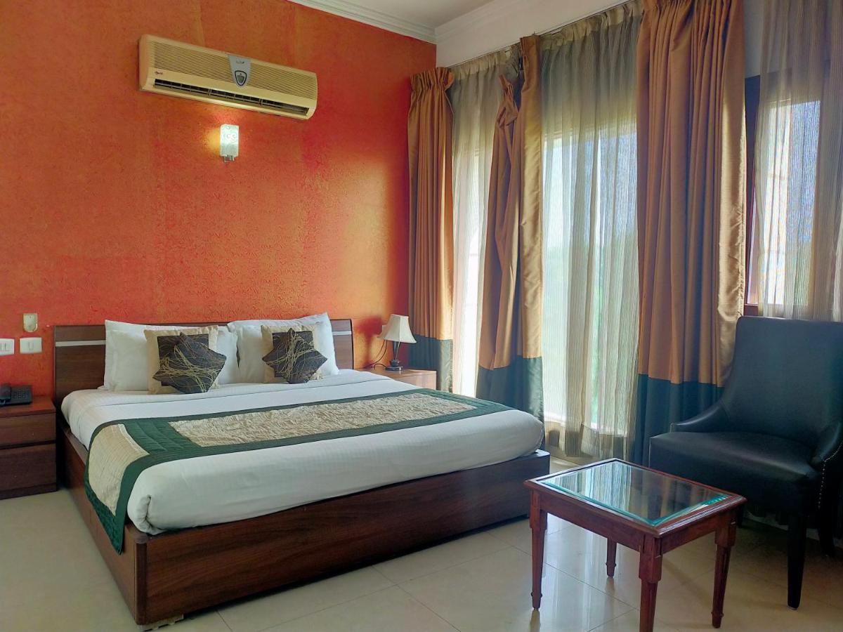 Amisa Golf Course Road Mg Road Hotel 3*