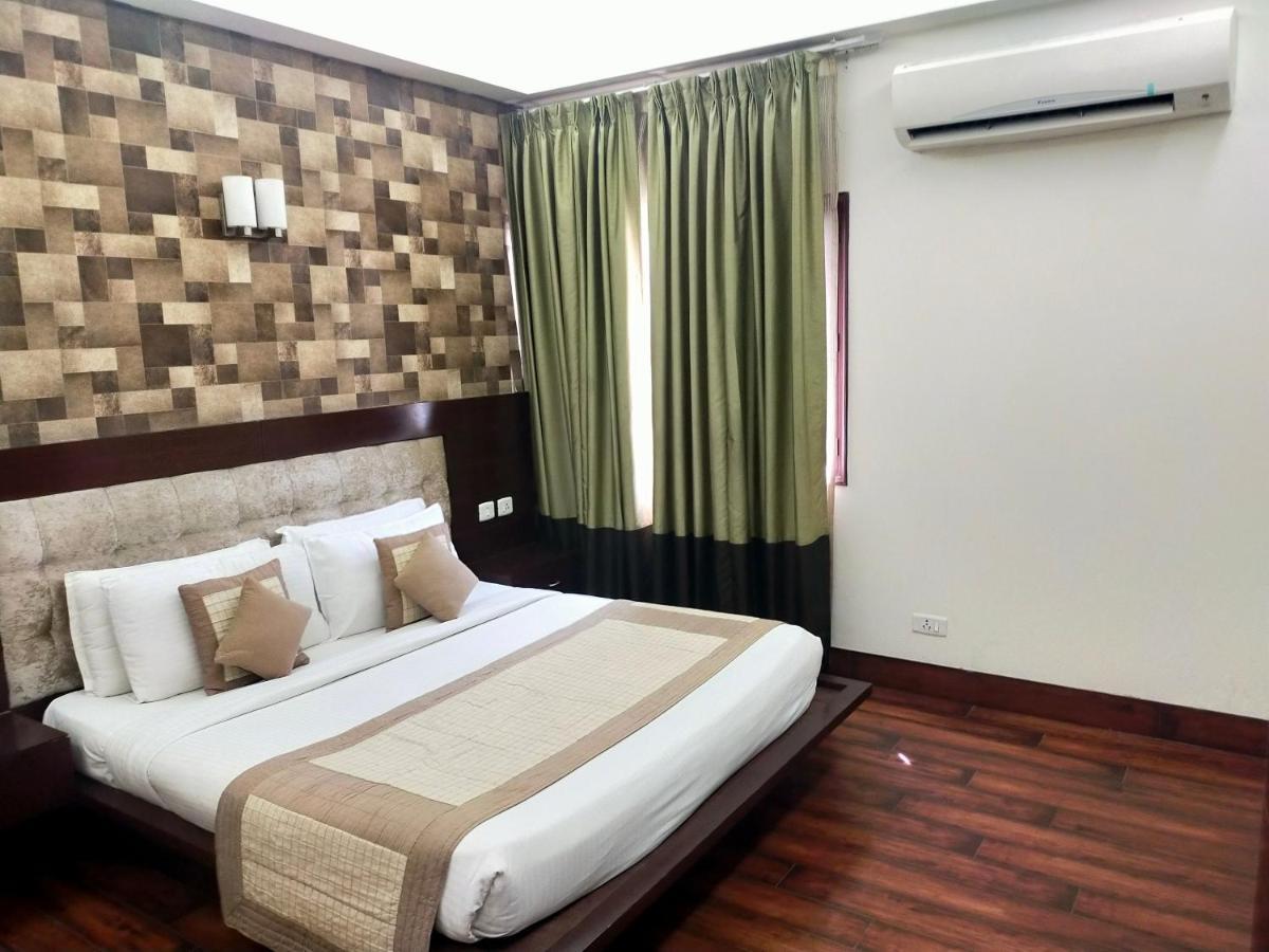 Hotel Amisa Golf Course Road Mg Road 3*