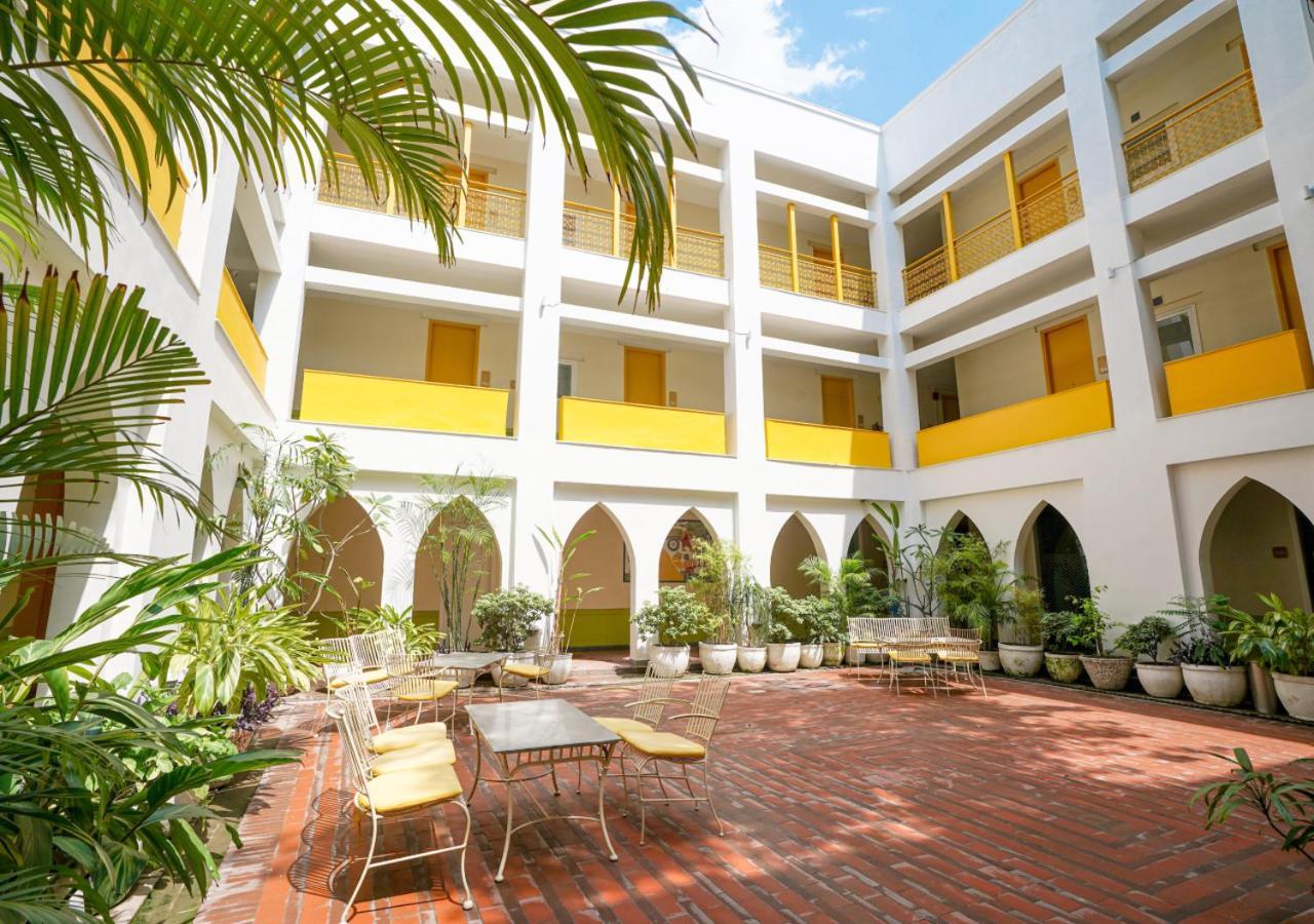 Hotel Bloom Boutique L Signature Towers 4*