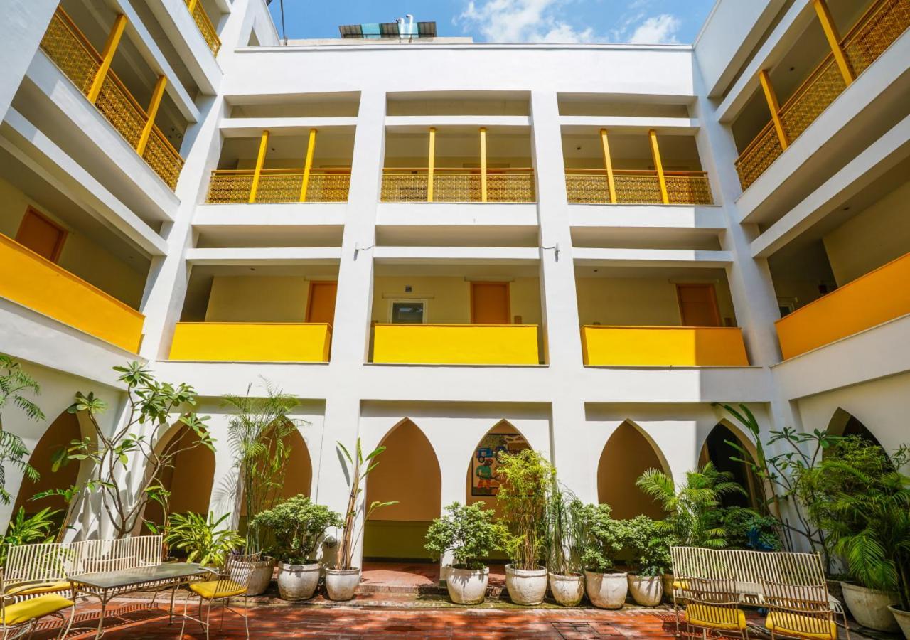 Bloom Boutique L Signature Towers Hotel