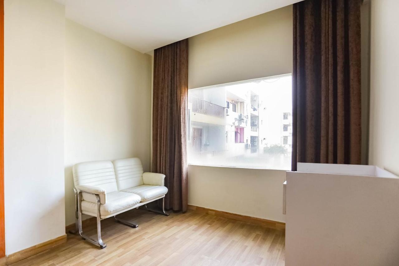 Hotel Collection O Comfort Residency Near Medanta Hospital Near Omaxe Celebration Mall