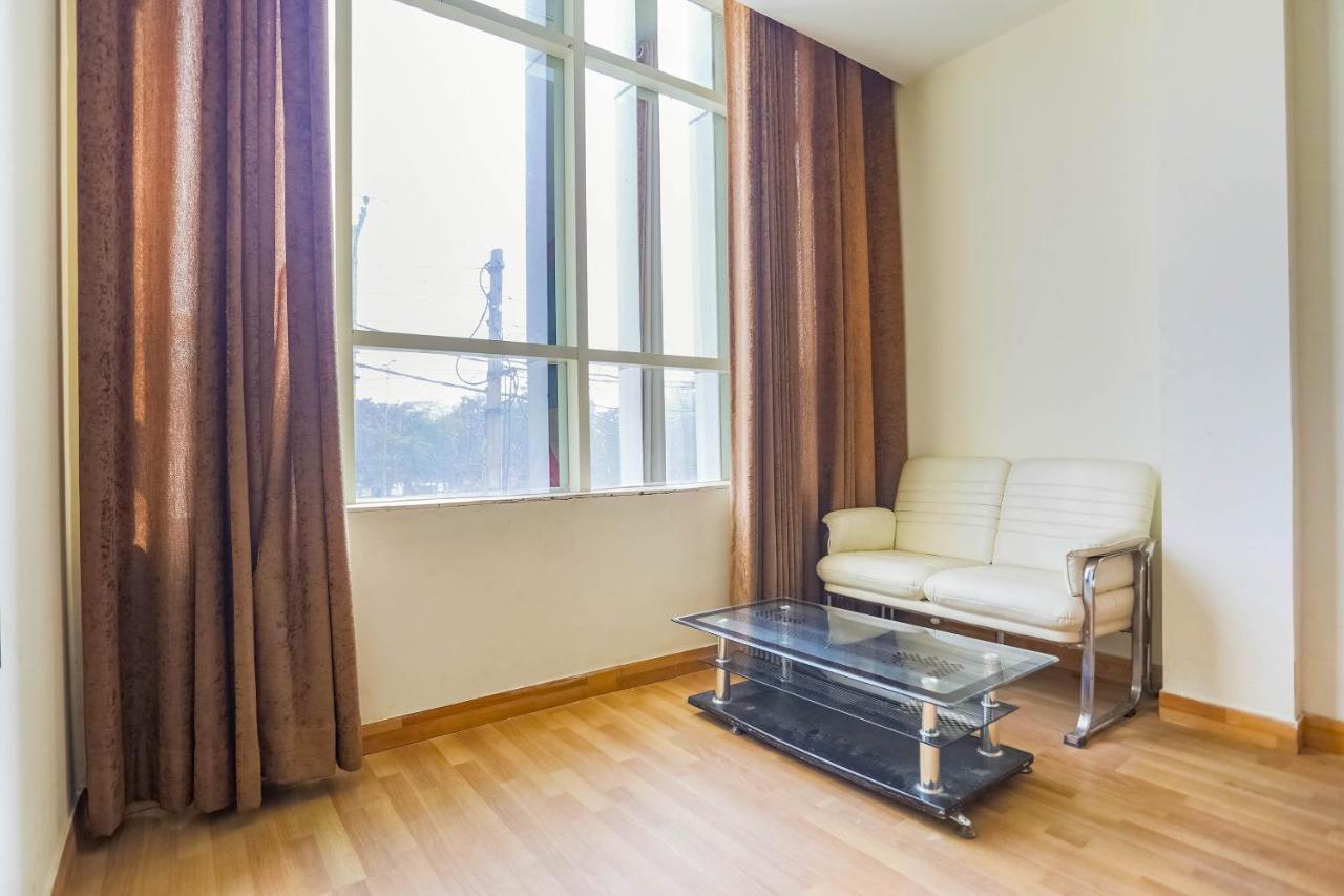 Collection O Comfort Residency Near Medanta Hospital Near Omaxe Celebration Mall