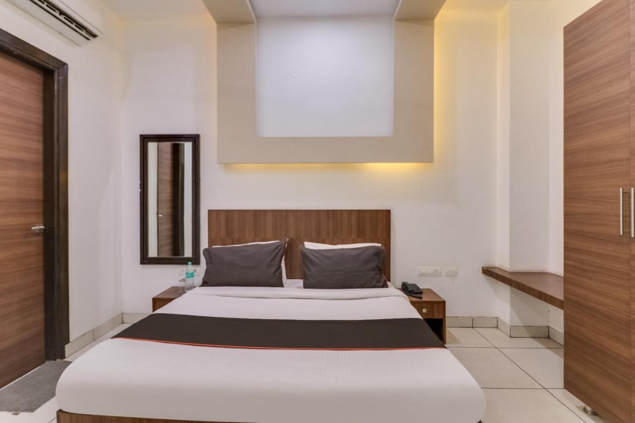 Collection O Plaza Near Inox Dreamz Hotel 3*
