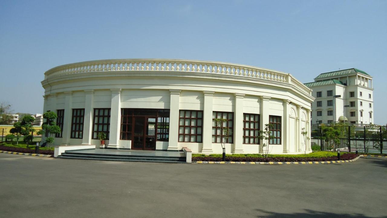 Dlf Club 3