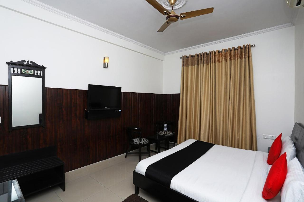Hotel Capital O 7302 The Huespedes 3*
