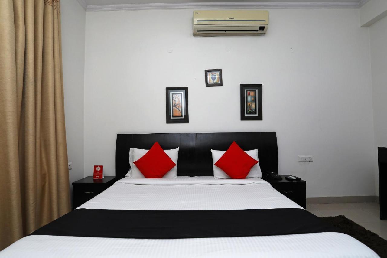 Capital O 7302 The Huespedes Hotel 3*