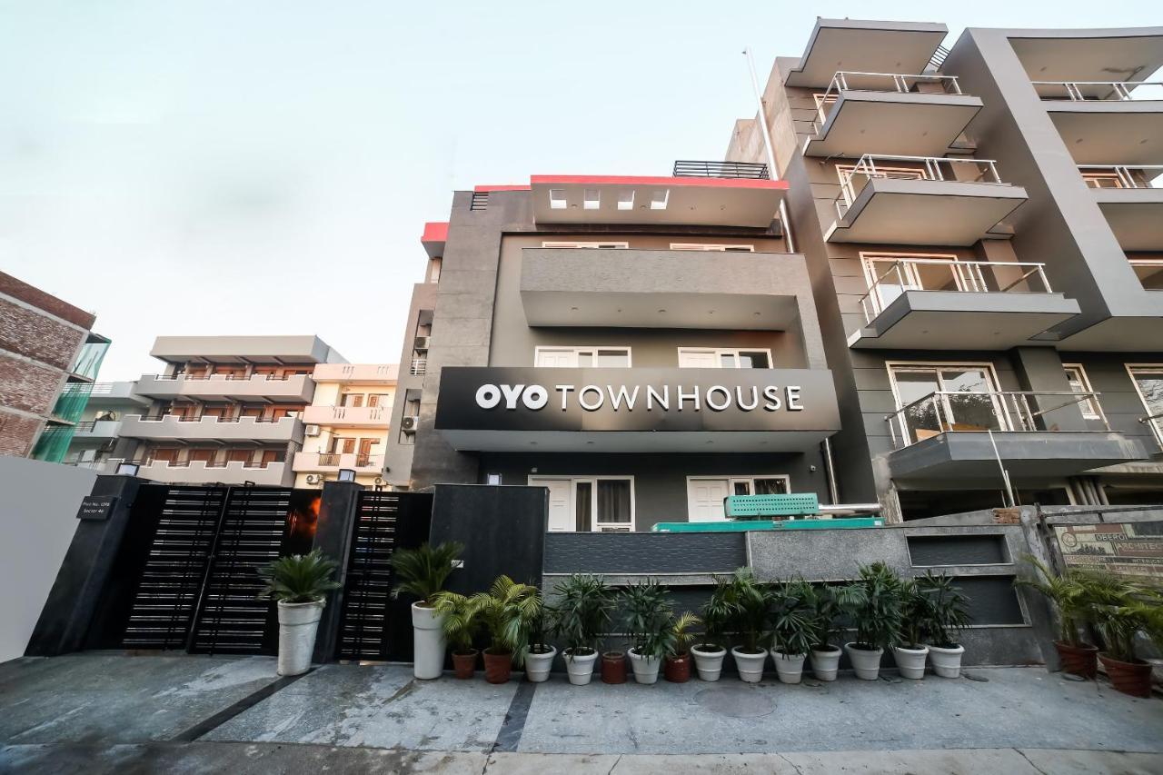 Townhouse Unitech Cyber Park Near Omaxe Celebration Mall Hotel