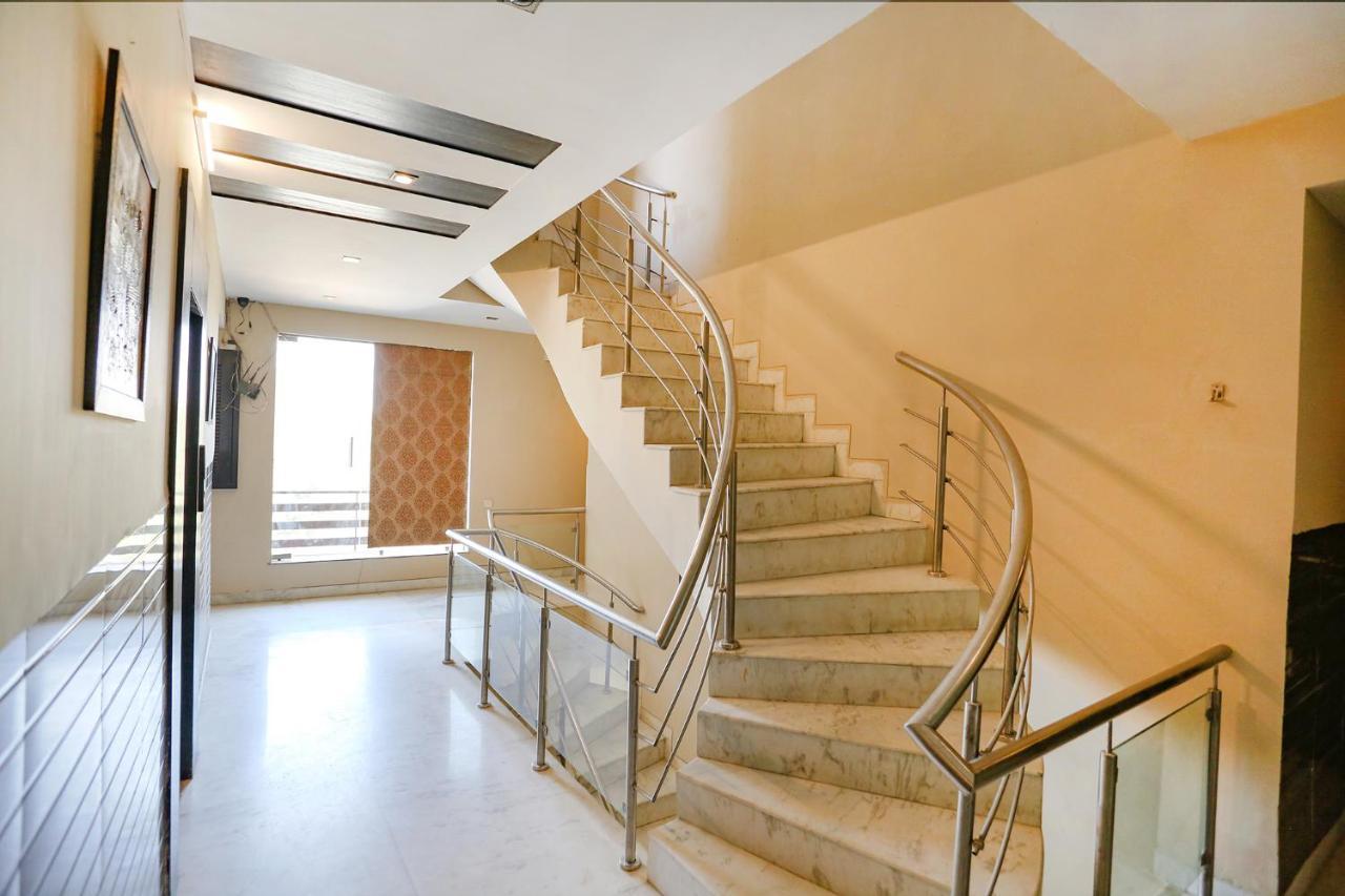 Hotel Fabhotel Posh Classic Gurgaon
