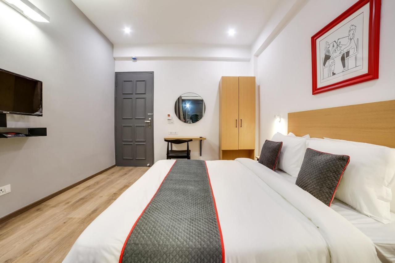 Townhouse Unitech Cyber Park Near Omaxe Celebration Mall Hotel