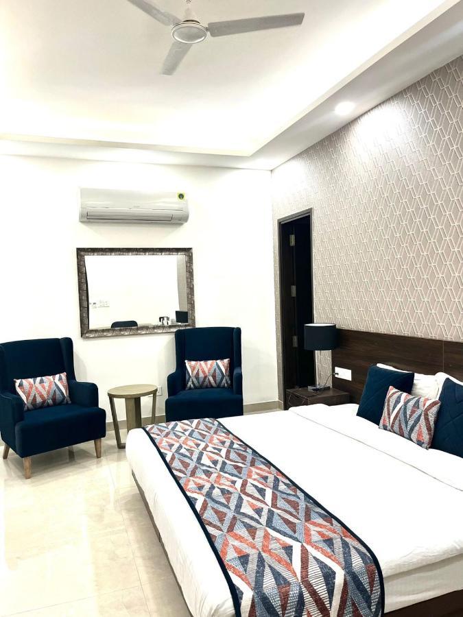 Ahuja Residency Centre 3*
