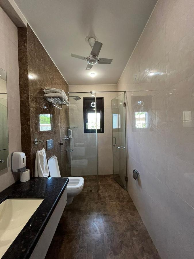 Ahuja Residency Centre 3*
