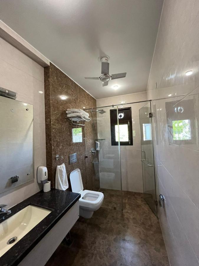 Ahuja Residency Centre 3*