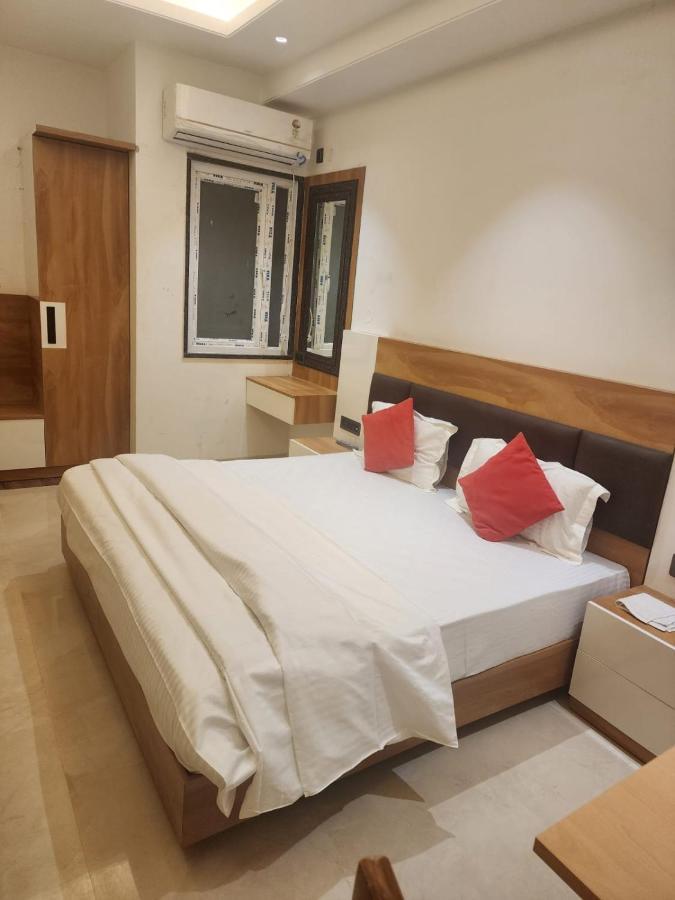 Hotel Qcent Masaga, Gurgaon