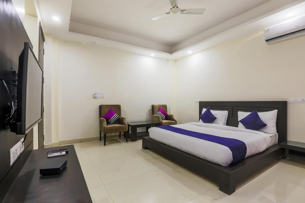 Oyo Silverkey Sector 38 Near Omaxe Celebration Mall 3* Gurgaon