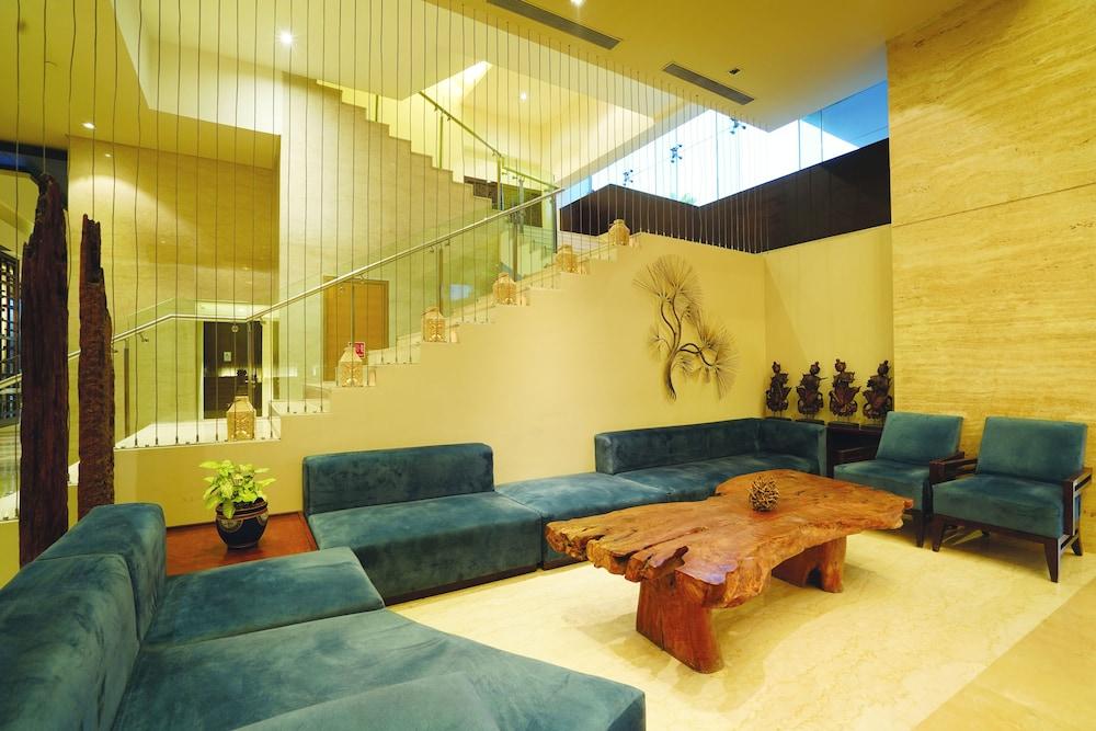 Doubletree By Hilton Gurugram Baani Square 5*