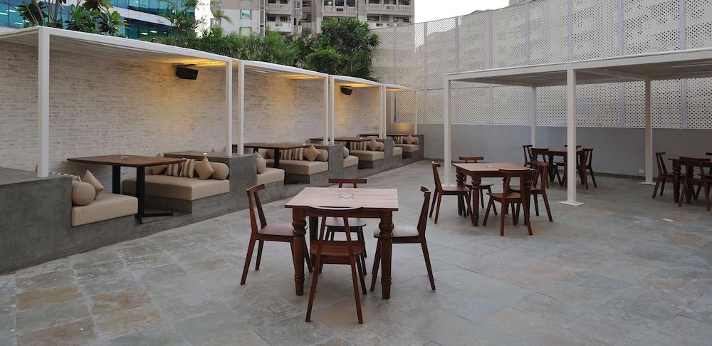 Anya Hotel