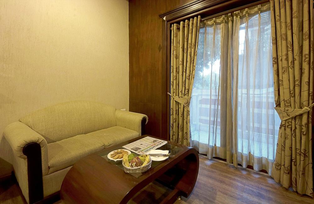 Siris 18 Hotel Gurgaon