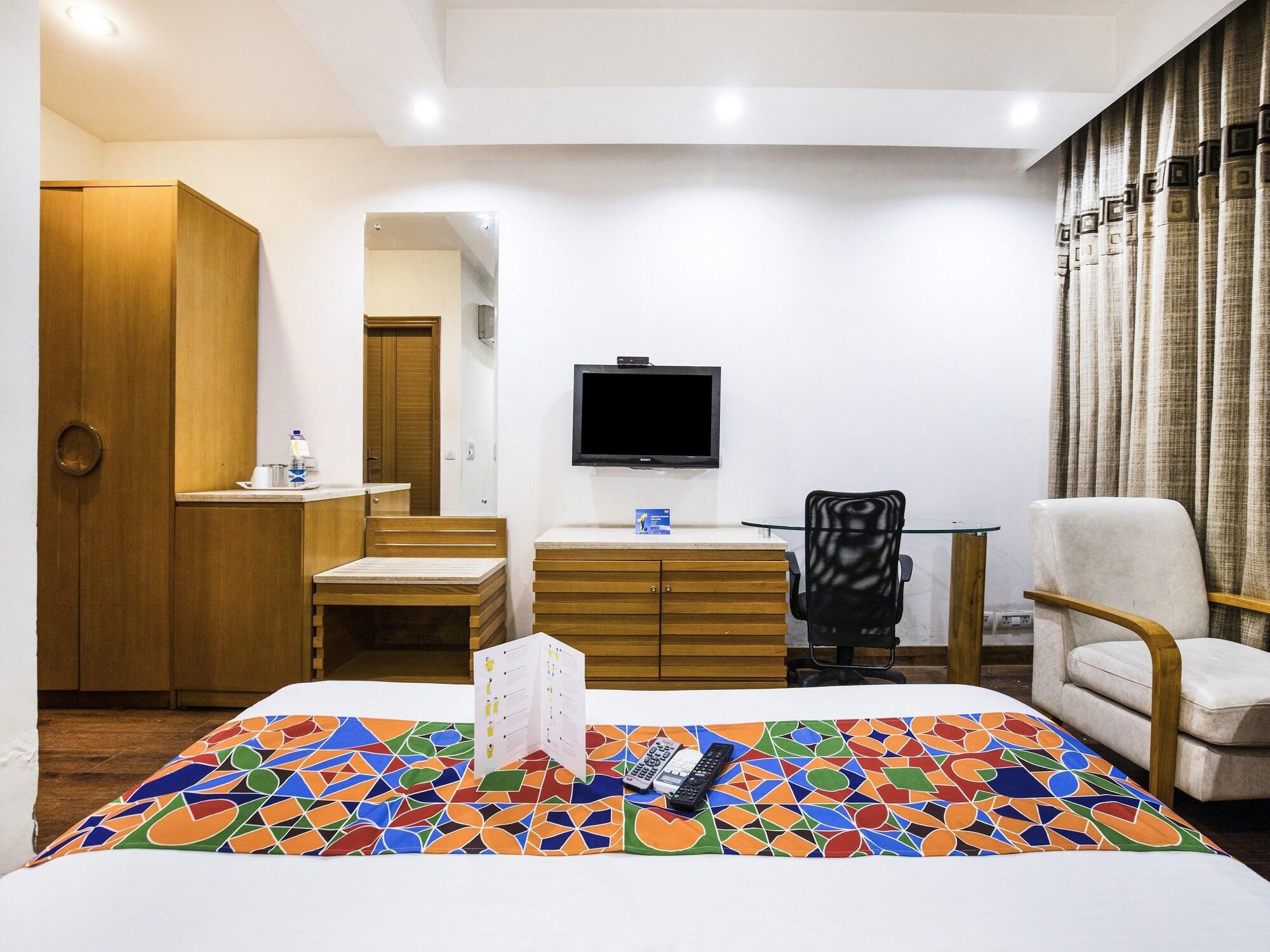 Fabhotel Grd Dlf Square Hotel