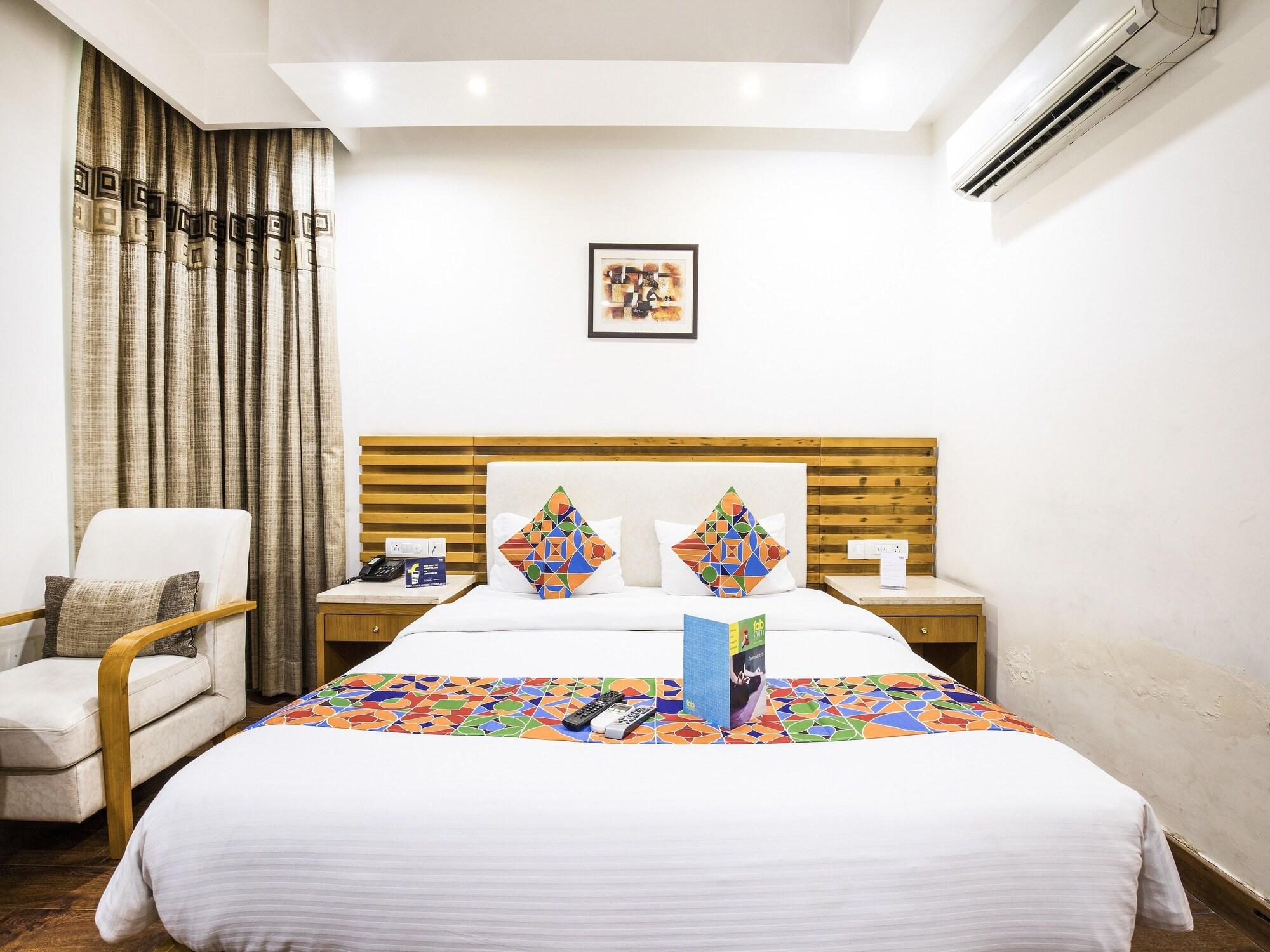 Fabhotel Grd Dlf Square 3*