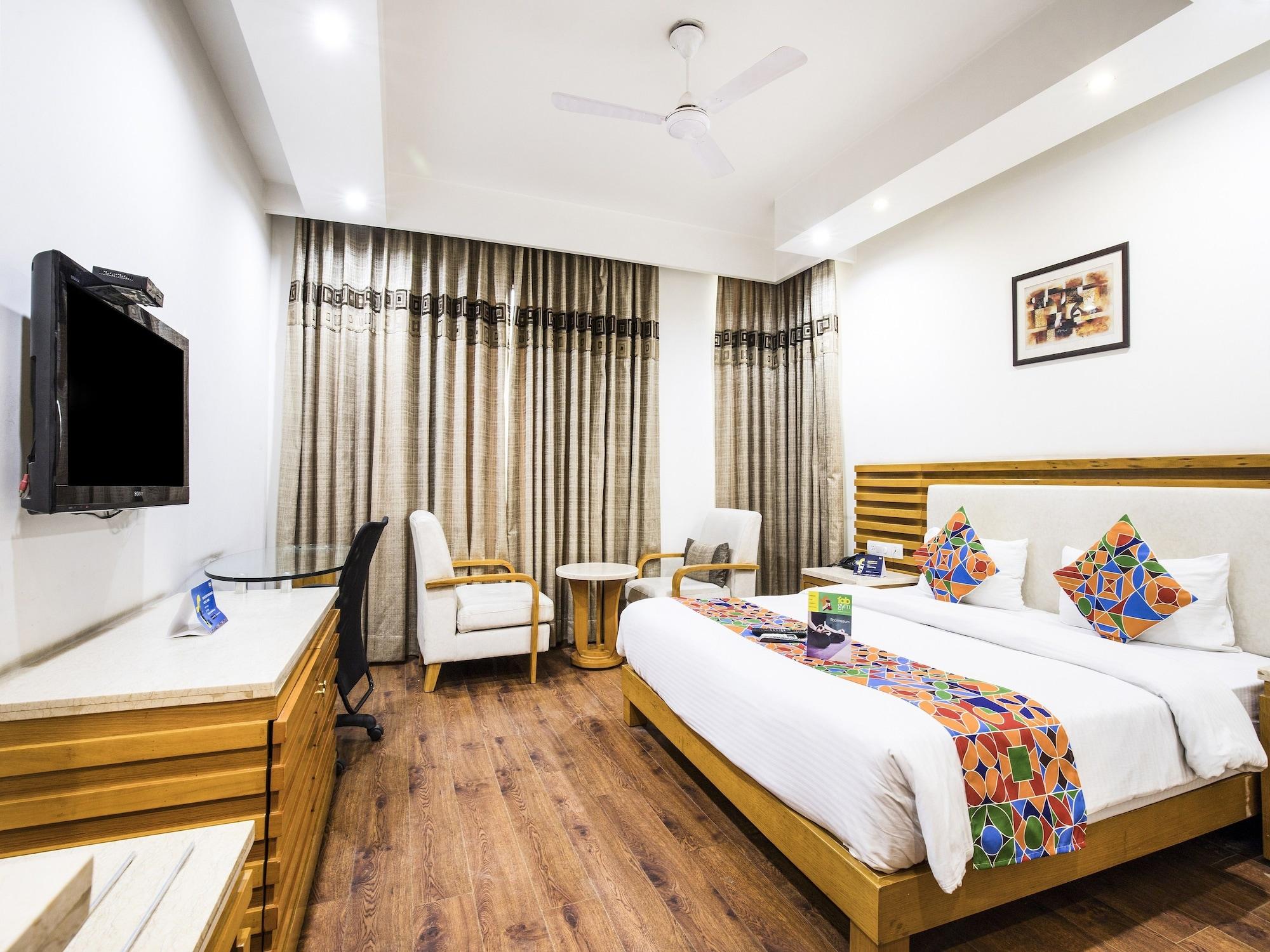 Hotel Fabhotel Grd Dlf Square