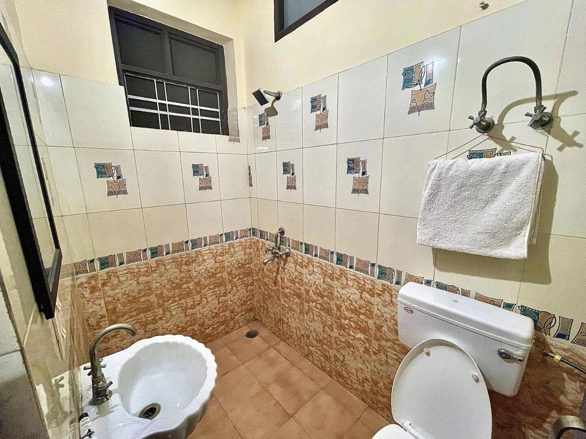 Spacious 3bhk On Terrace With Jacuzzi For Parties For Parties