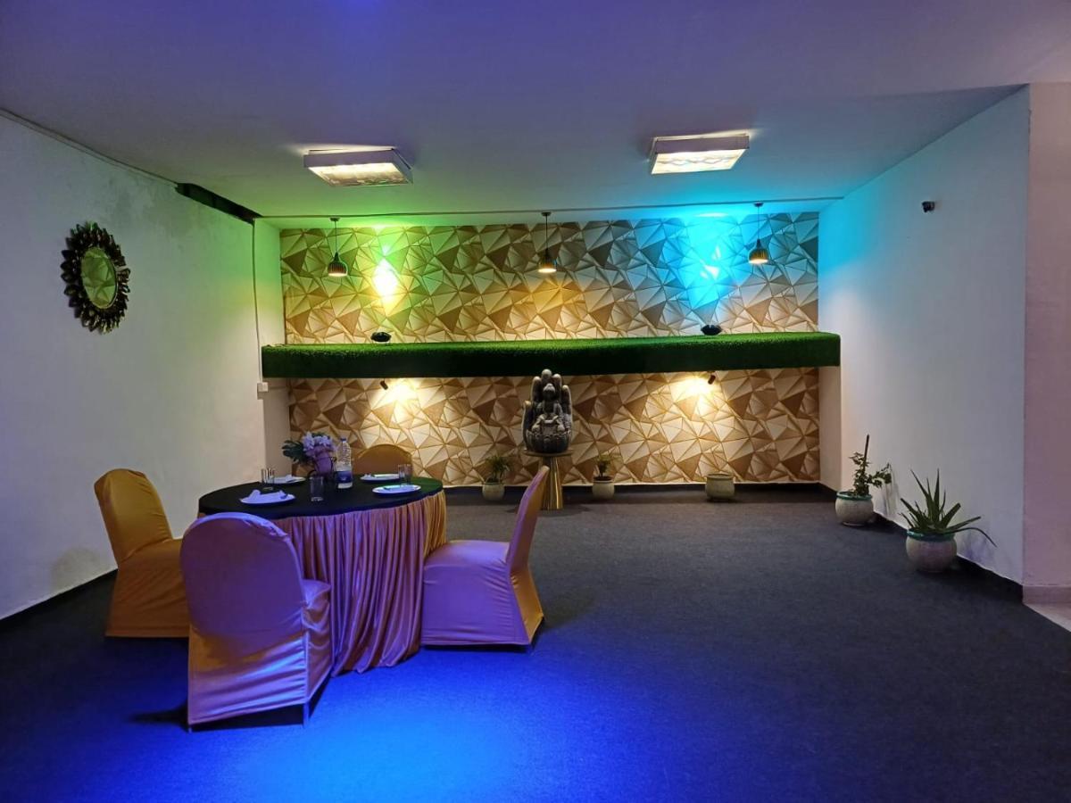 Elite Sector 45 I I Couple Friendly 3* Gurgaon