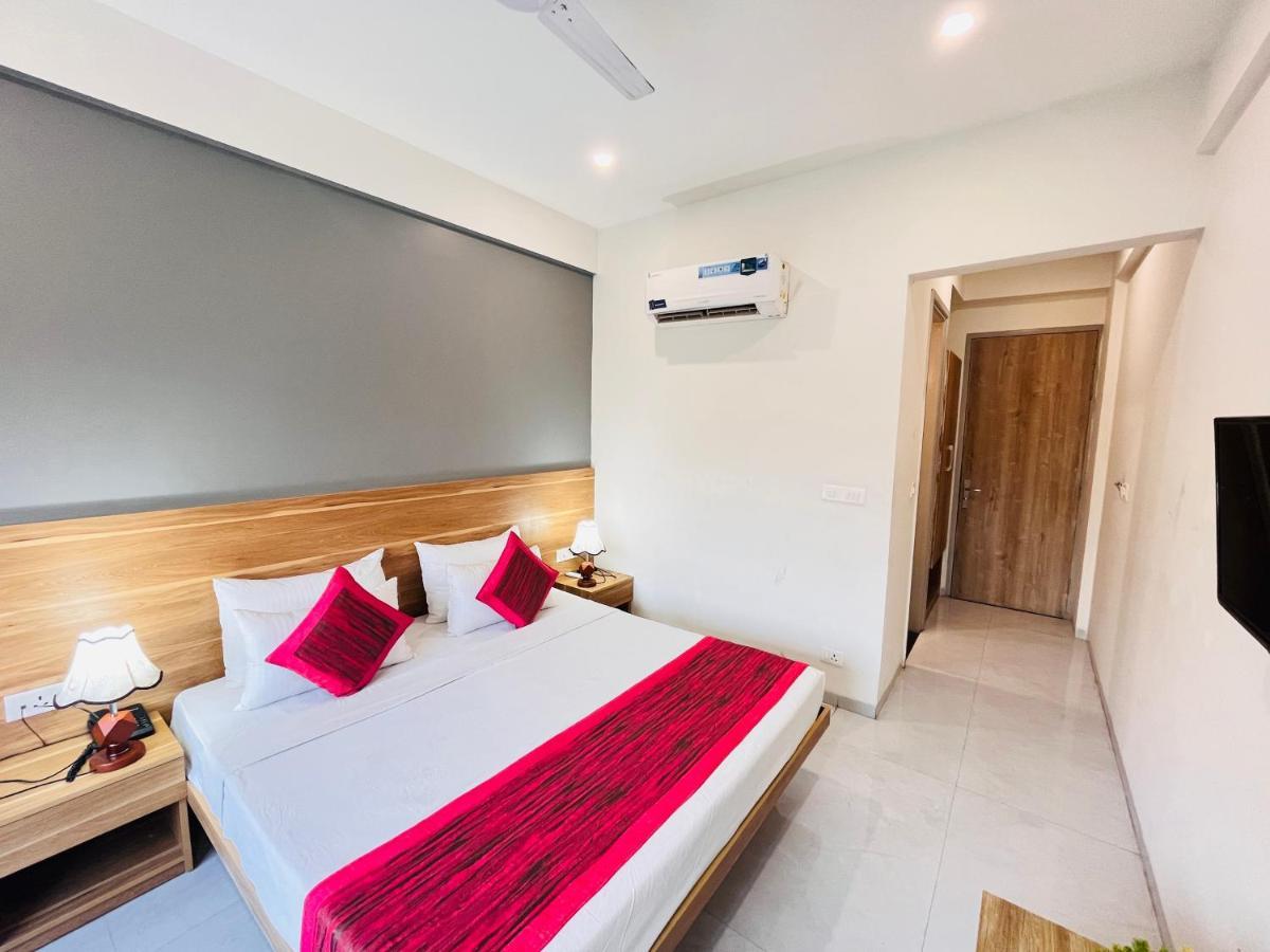 Infinity Stays Sector 45 - Couple Friendly Hotel Gurgaon