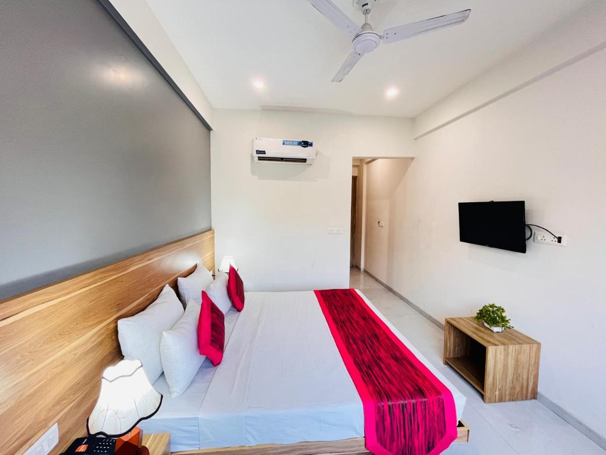 Infinity Stays Sector 45 - Couple Friendly Hotel