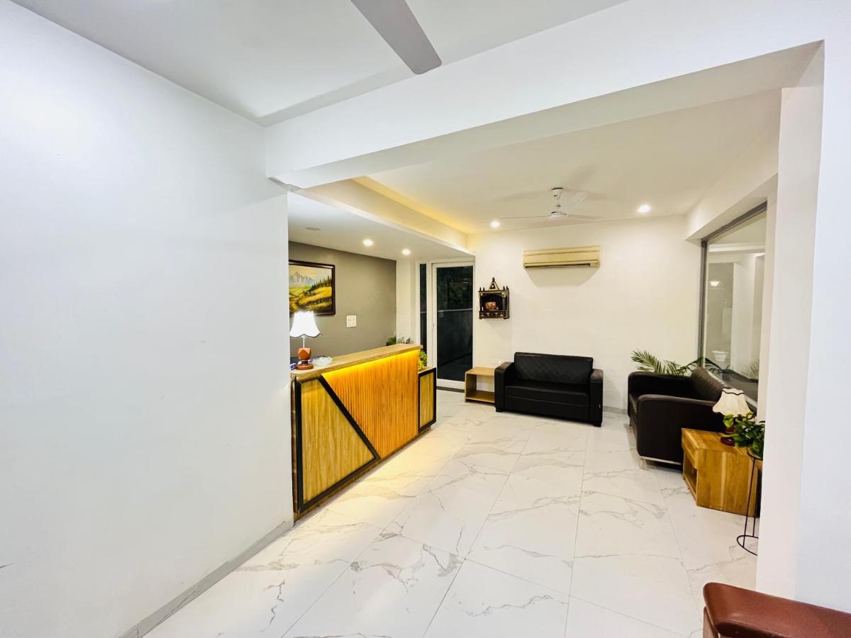 Hotel Infinity Stays Sector 45 - Couple Friendly 3*