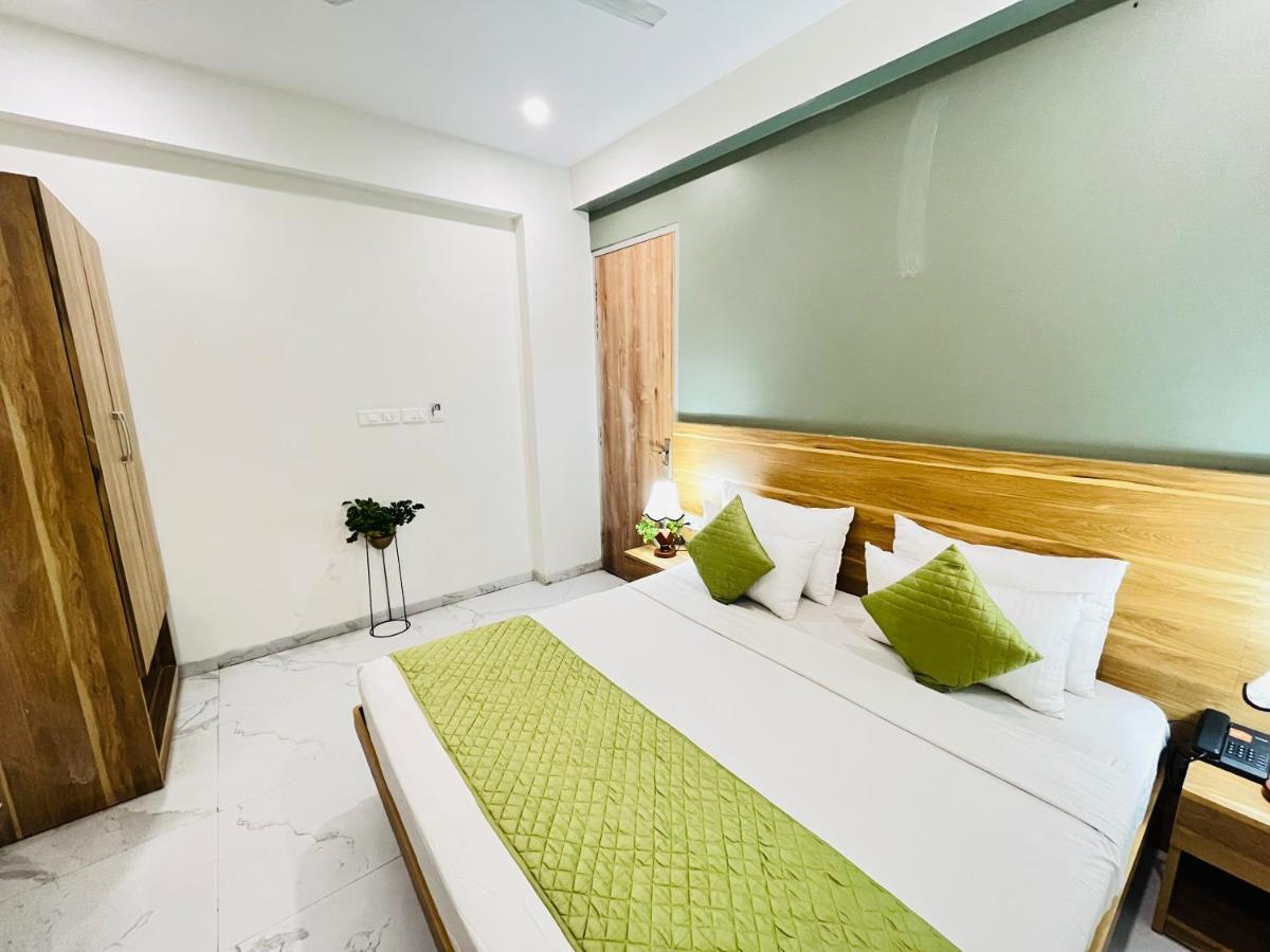 Infinity Stays Sector 45 - Couple Friendly 3* Gurgaon
