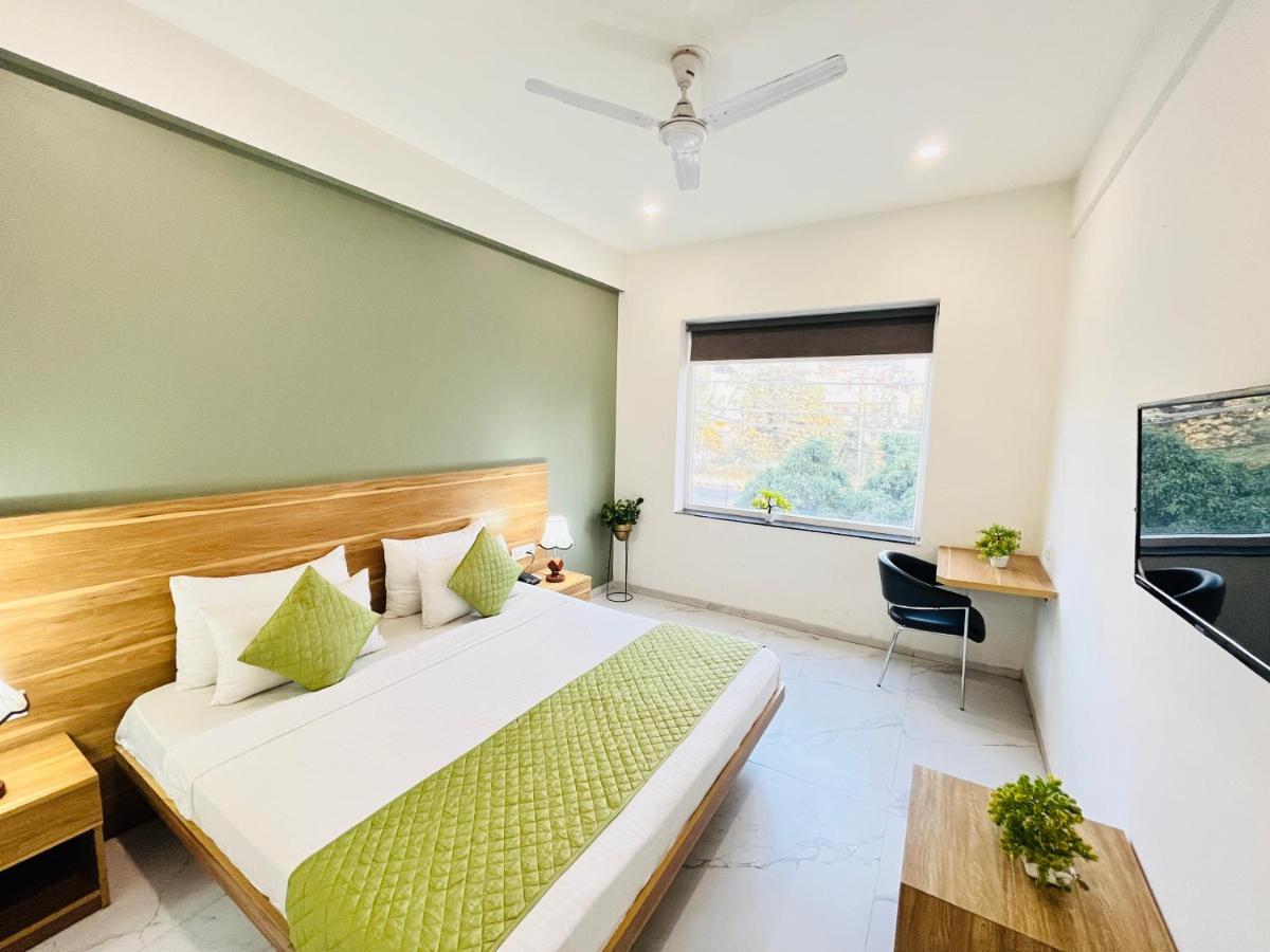 Infinity Stays Sector 45 - Couple Friendly Hotel 3*
