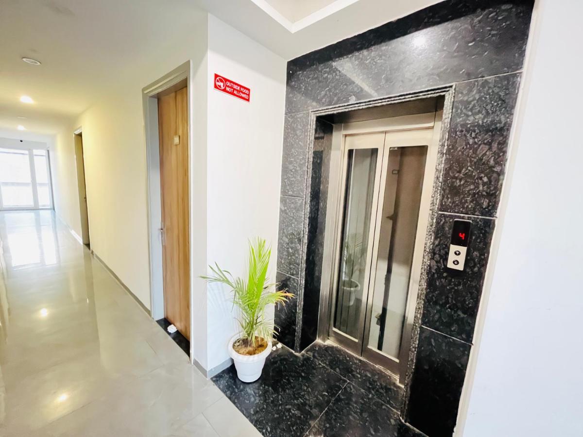 Hotel Infinity Stays Sector 45 - Couple Friendly 3*