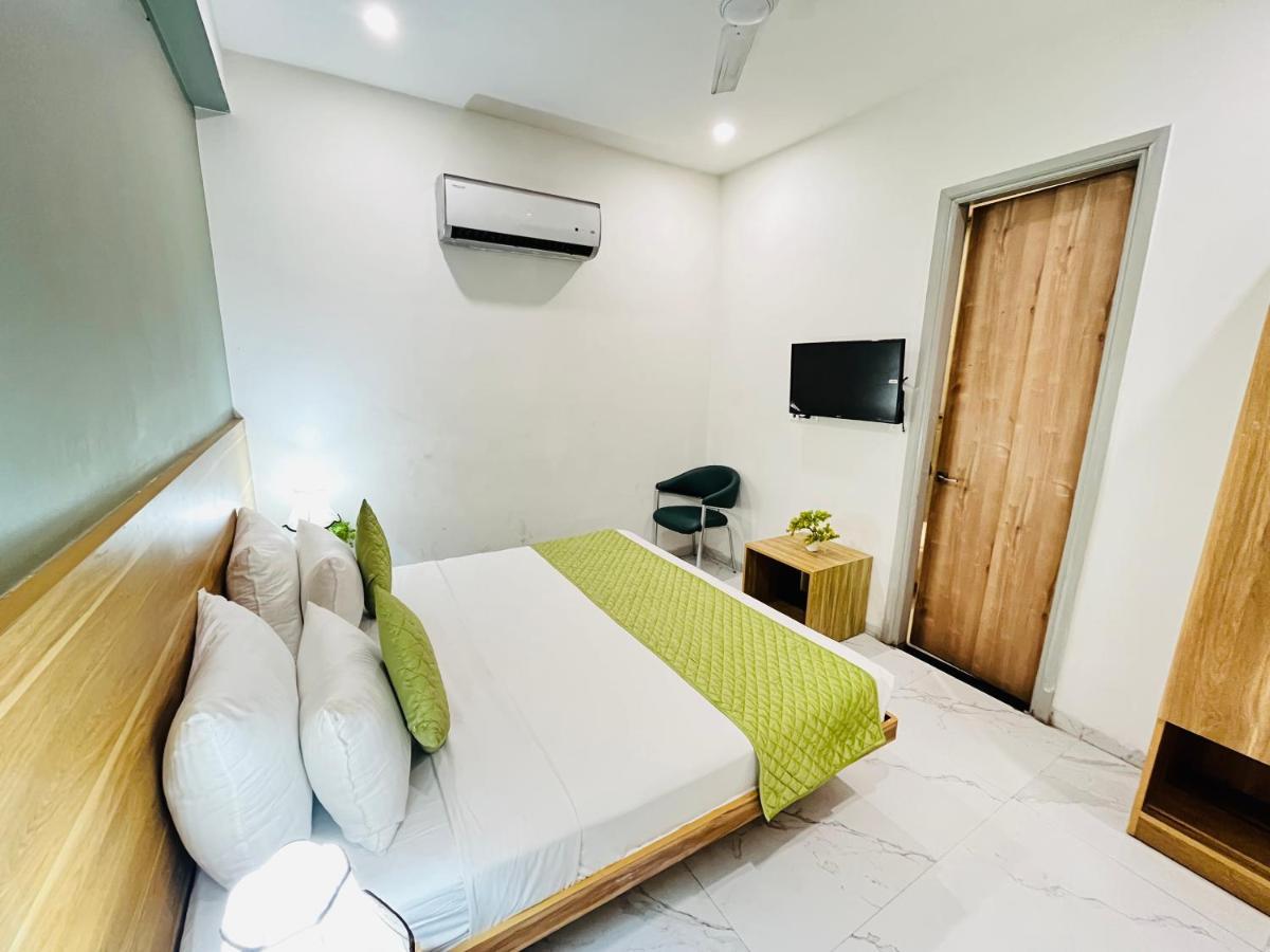Infinity Stays Sector 45 - Couple Friendly 3* Gurgaon