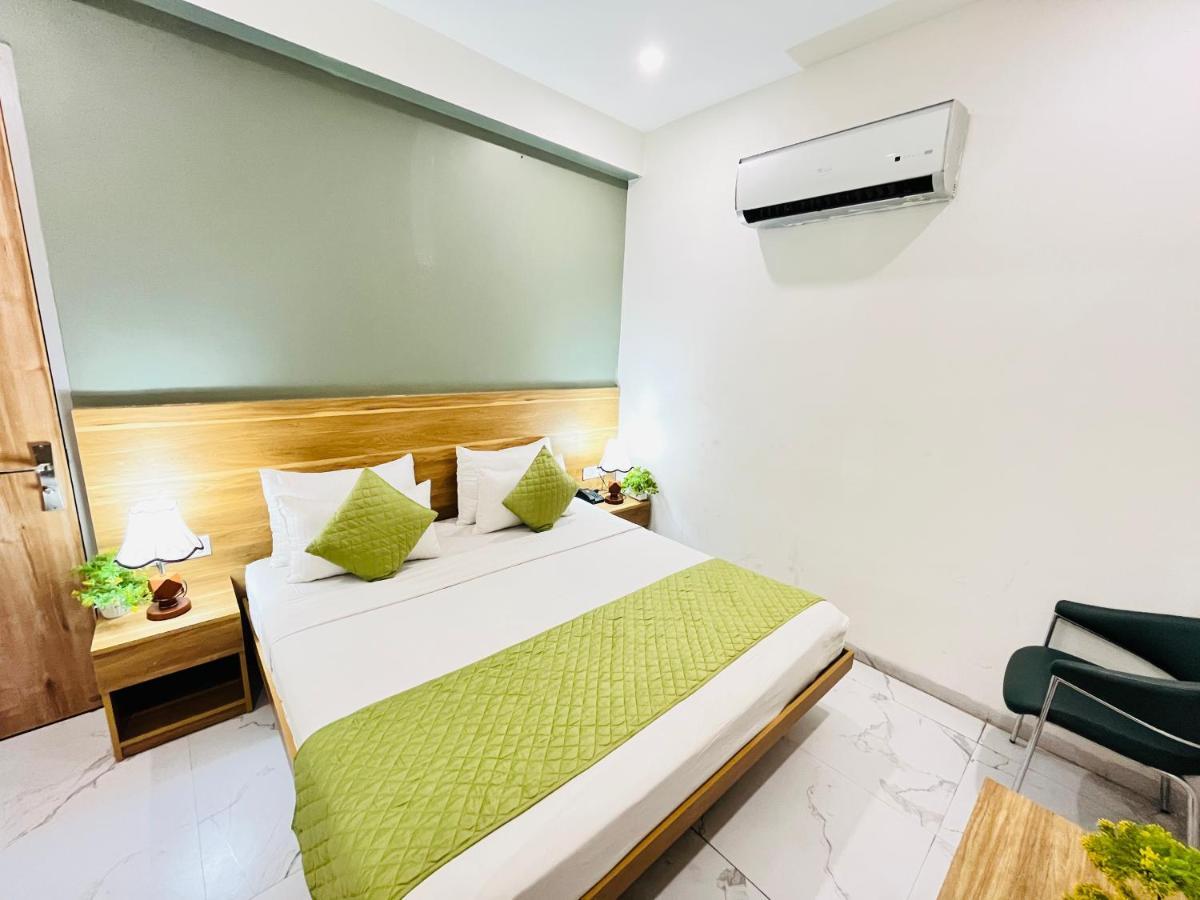 Infinity Stays Sector 45 - Couple Friendly Hotel Gurgaon