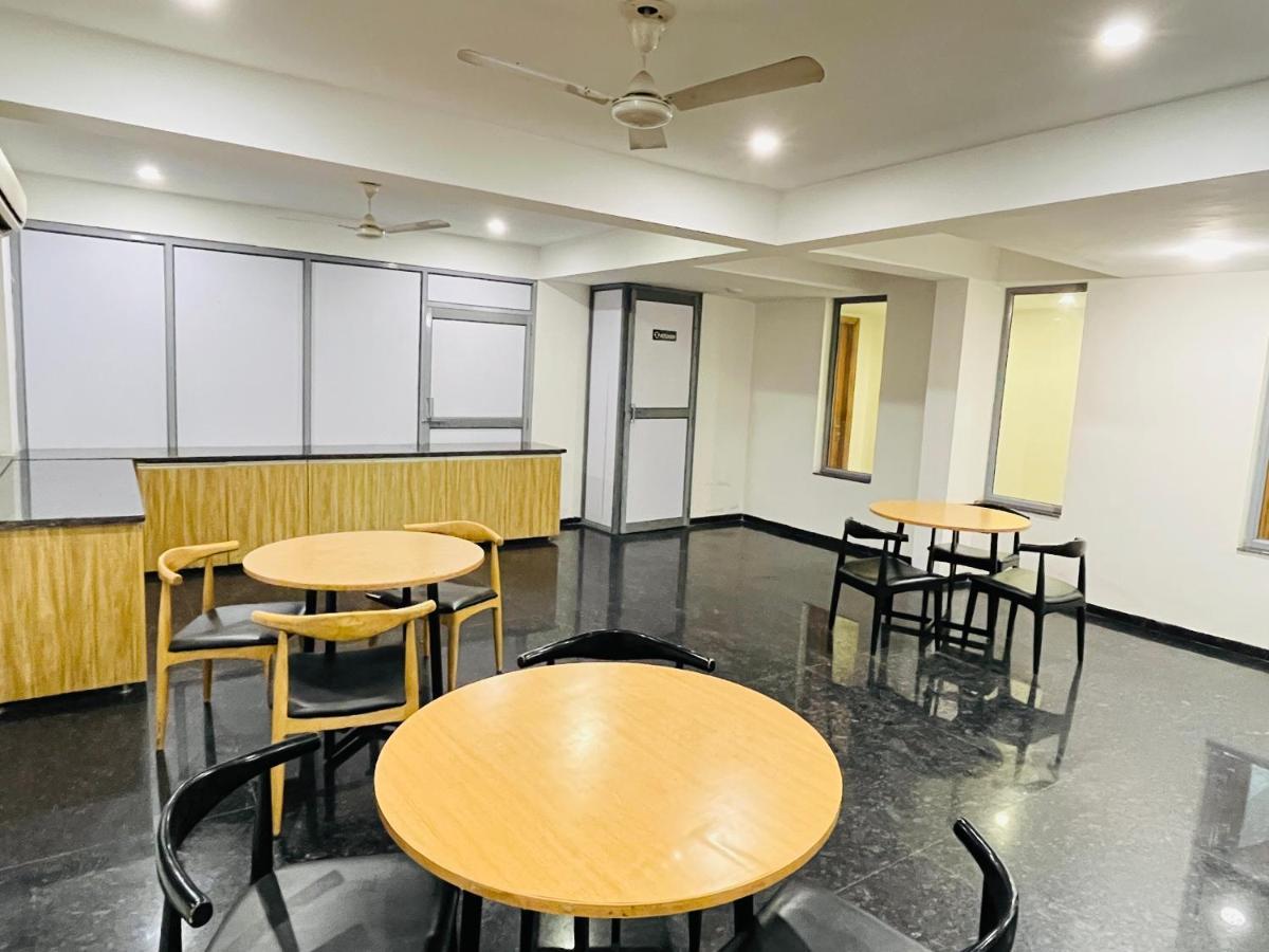 Infinity Stays Sector 45 - Couple Friendly Gurgaon