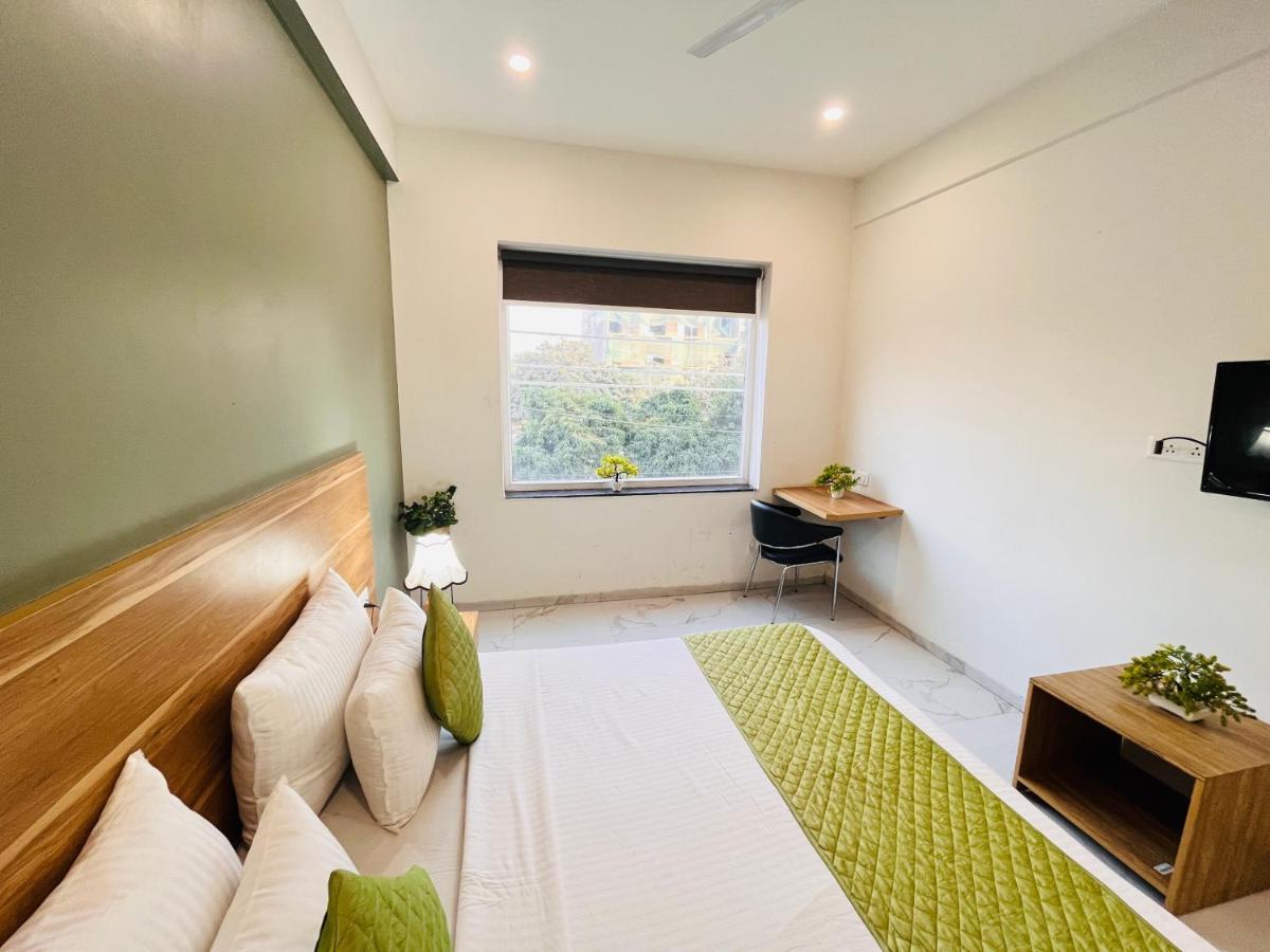 Hotel Infinity Stays Sector 45 - Couple Friendly Gurgaon