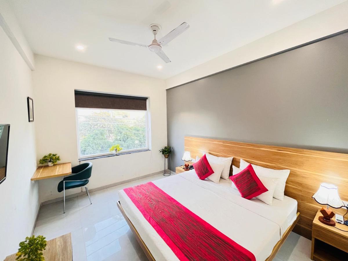 Infinity Stays Sector 45 - Couple Friendly Hotel Gurgaon