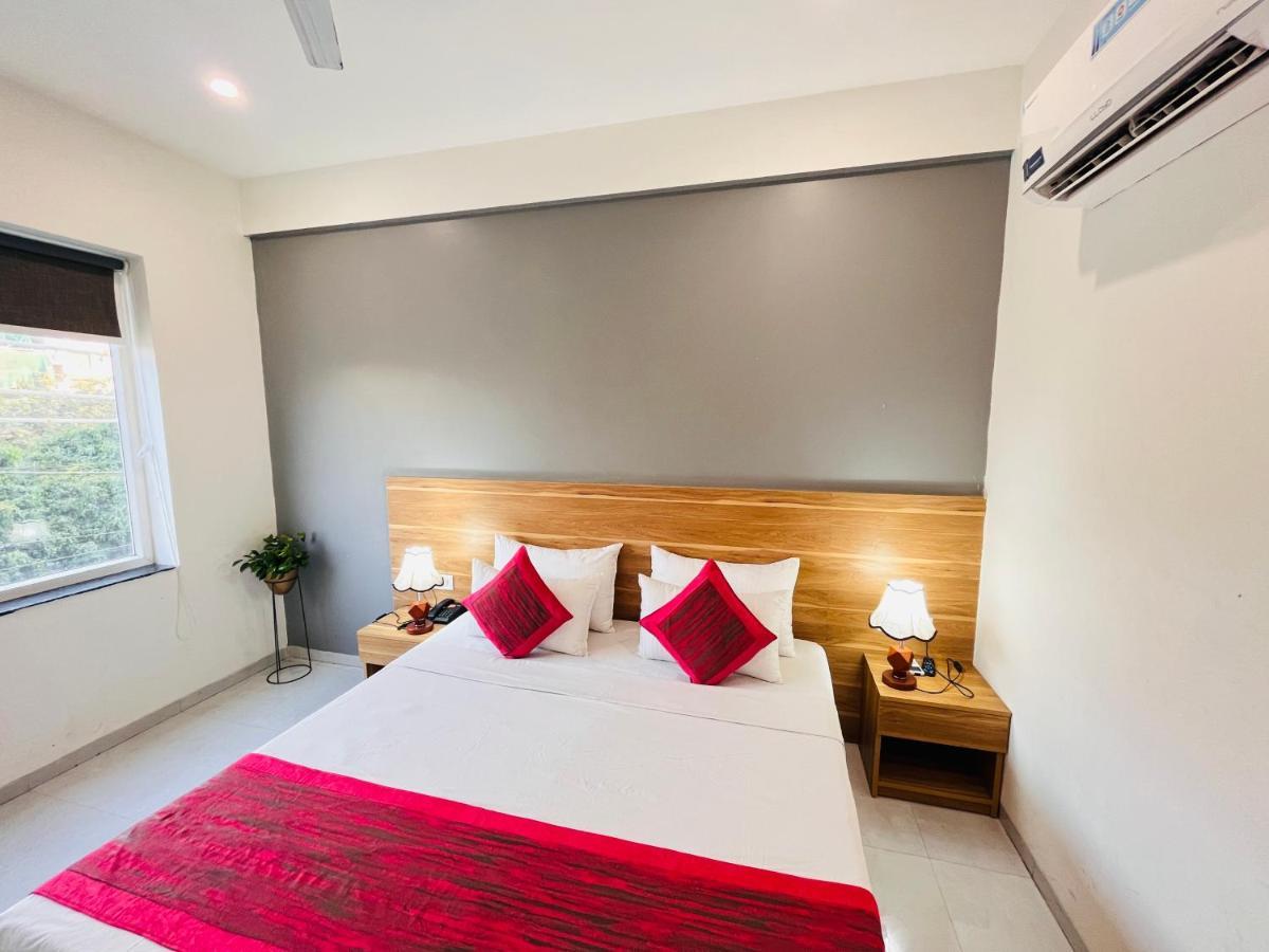 Infinity Stays Sector 45 - Couple Friendly Hotel