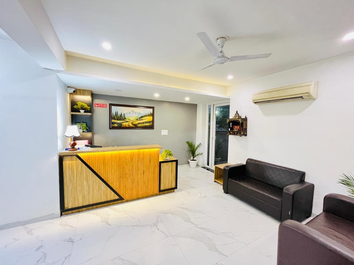 Hotel Infinity Stays Sector 45 - Couple Friendly 3*