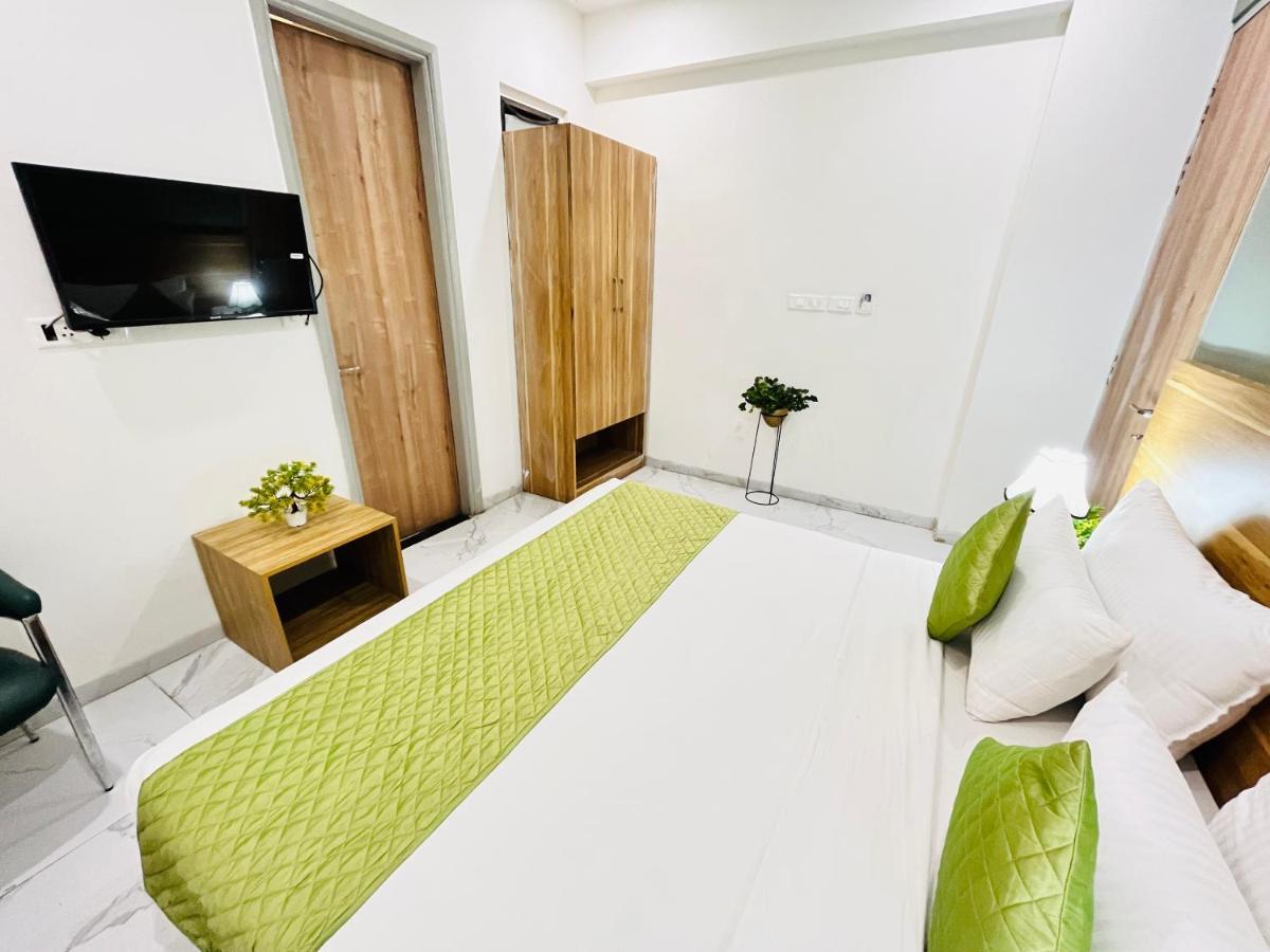 Hotel Infinity Stays Sector 45 - Couple Friendly Gurgaon