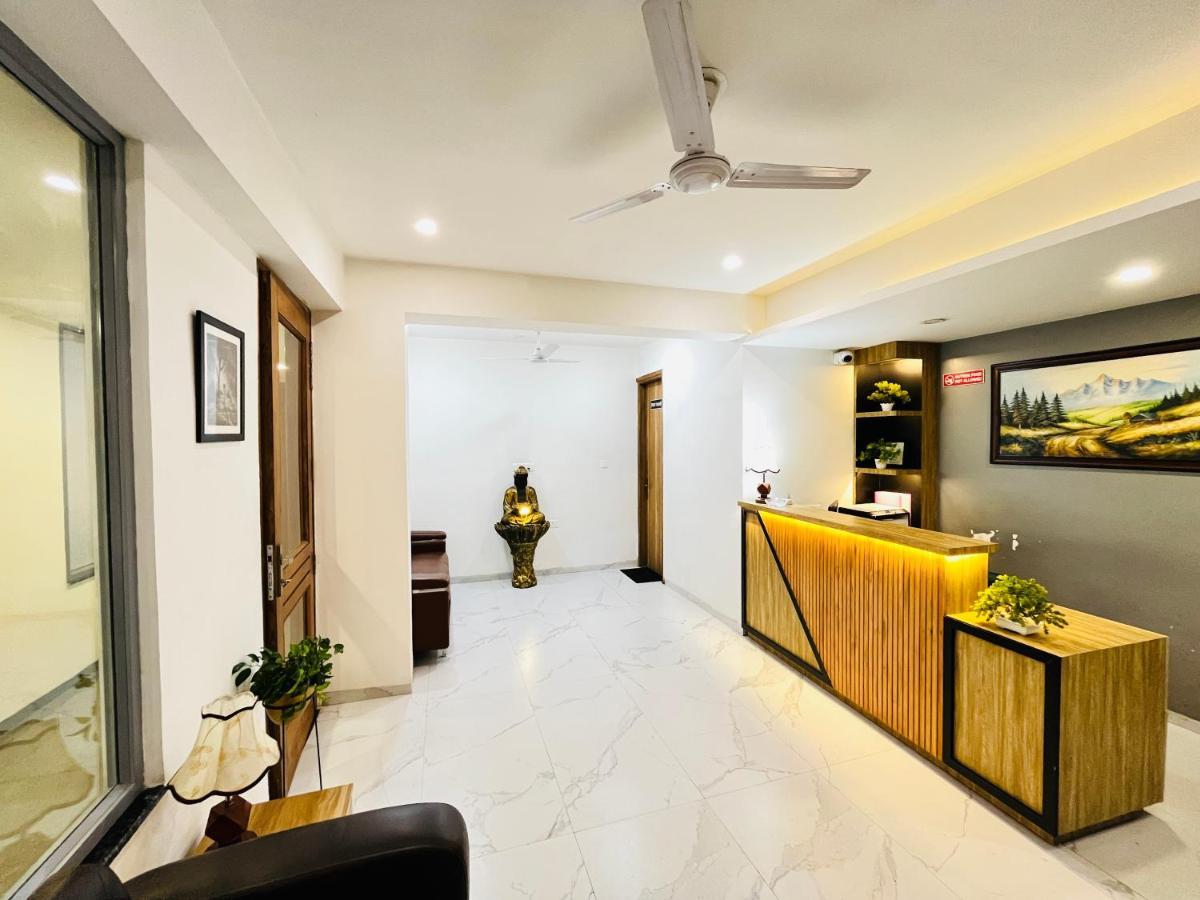 Infinity Stays Sector 45 - Couple Friendly Hotel Gurgaon
